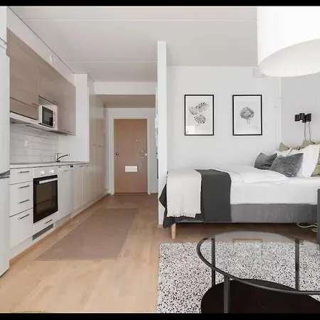 Stylish, 450 M Walk To The Estonian Ferry, Free Parking And Balcony Διαμέρισμα