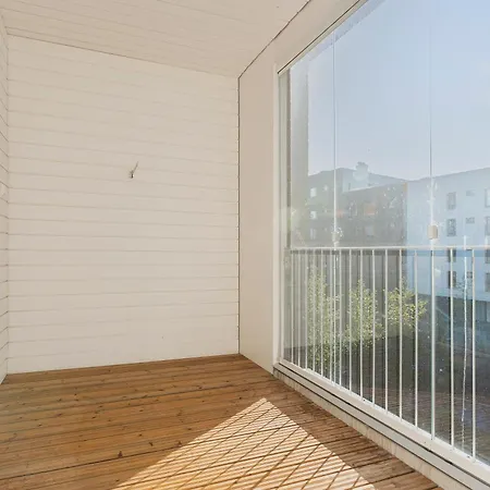 Apartmán Stylish, 450 M Walk To The Estonian Ferry, Free Parking And Balcony *