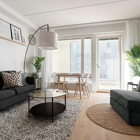 Stylish, 450 M Walk To The Estonian Ferry, Free Parking And Balcony דירה *